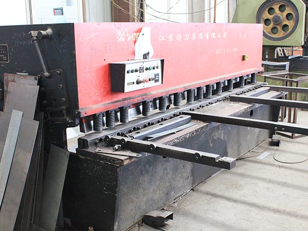Cisaille CNC
