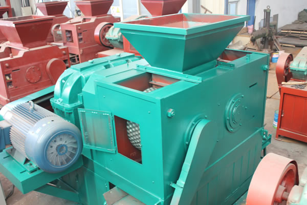 Presse à briquettes en tourbe 