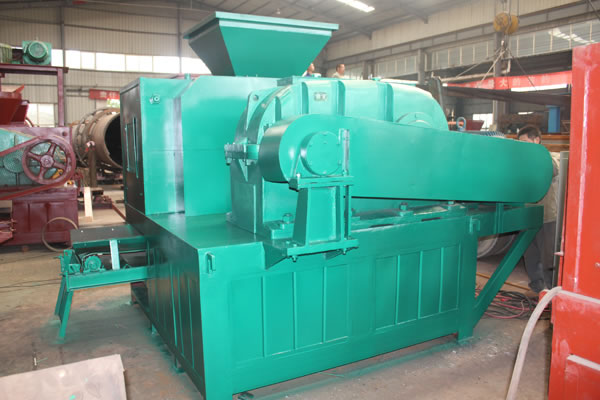 Presse à briquettes en houille